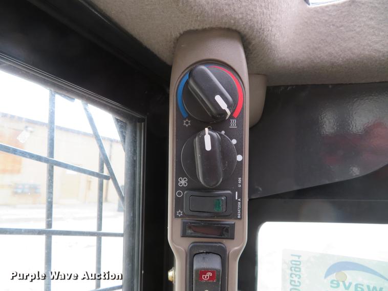 image for item DG3901 2014 Case SV250 skid steer