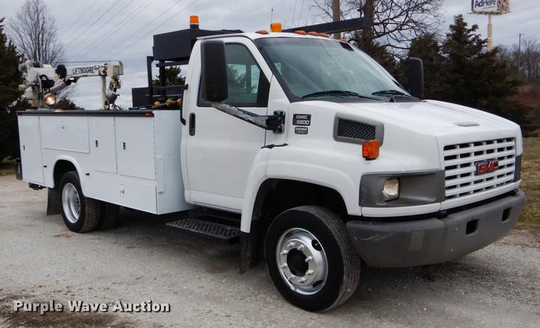 image for item DG3910 2003 GMC C5500 service truck with crane