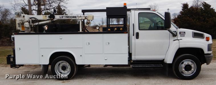 image for item DG3910 2003 GMC C5500 service truck with crane
