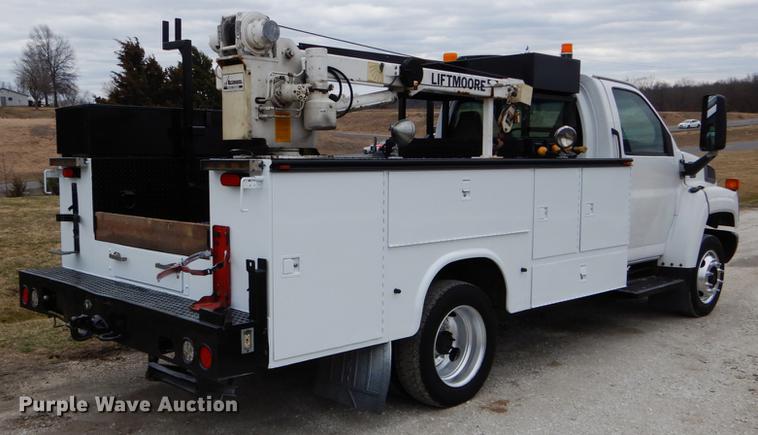 image for item DG3910 2003 GMC C5500 service truck with crane