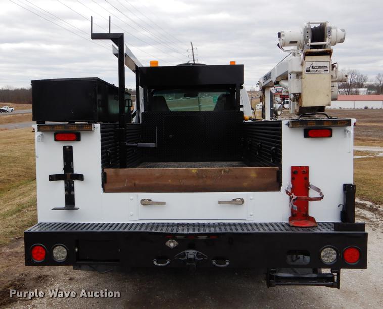 image for item DG3910 2003 GMC C5500 service truck with crane