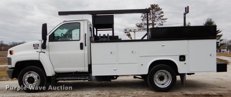 image for item DG3910 2003 GMC C5500 service truck with crane