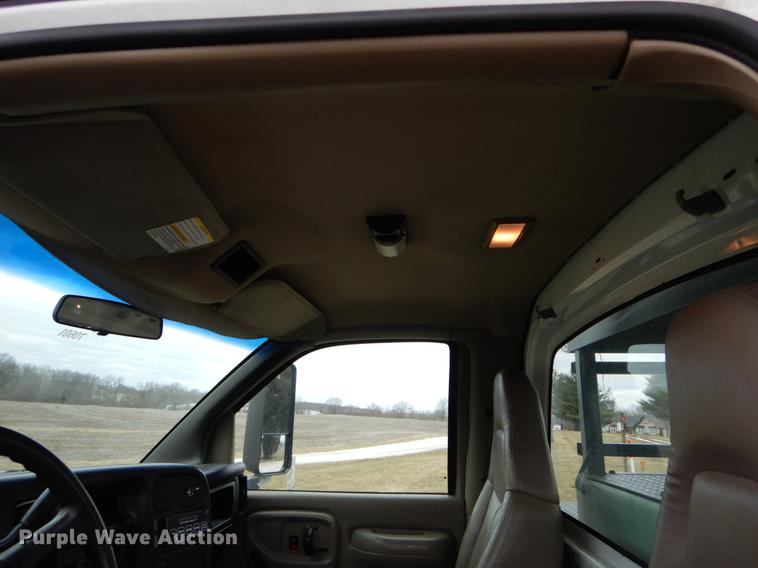 image for item DG3910 2003 GMC C5500 service truck with crane