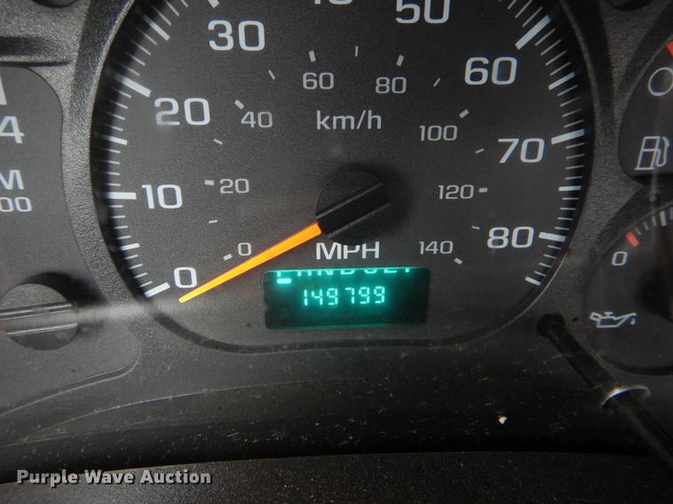 image for item DG3910 2003 GMC C5500 service truck with crane