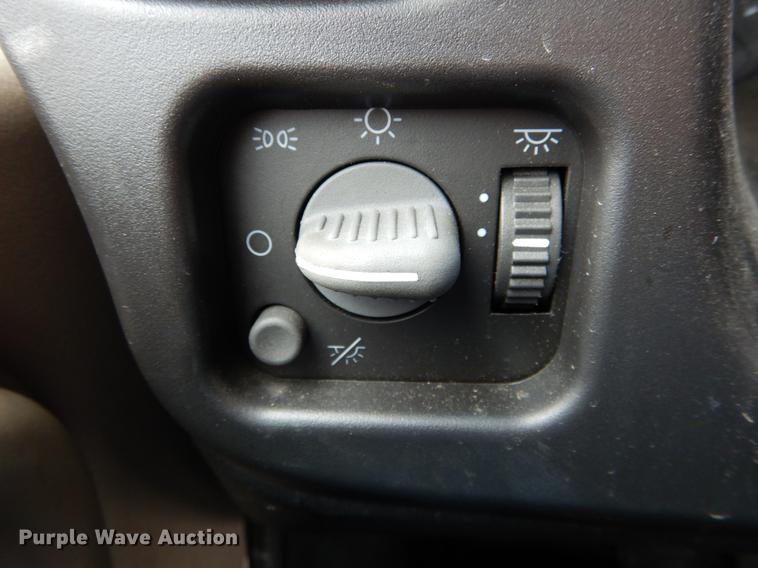 image for item DG3910 2003 GMC C5500 service truck with crane