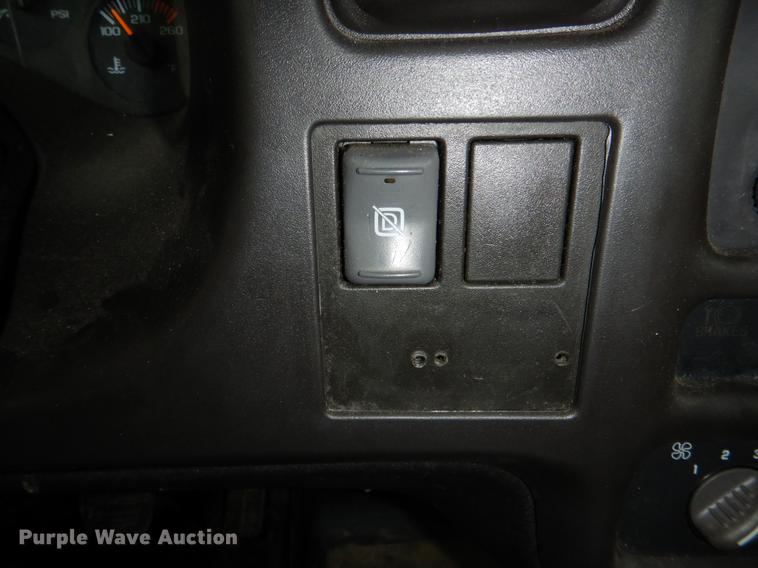 image for item DG3910 2003 GMC C5500 service truck with crane