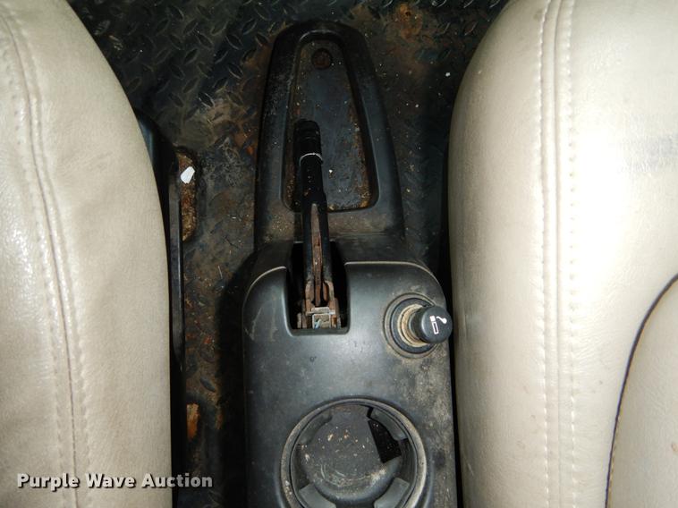 image for item DG3910 2003 GMC C5500 service truck with crane