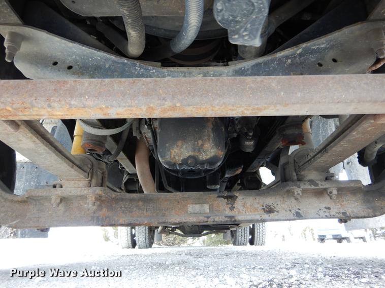 image for item DG3910 2003 GMC C5500 service truck with crane