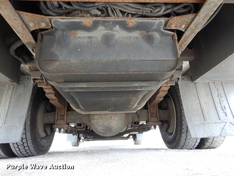 image for item DG3910 2003 GMC C5500 service truck with crane