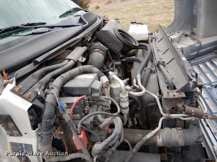 image for item DG3910 2003 GMC C5500 service truck with crane