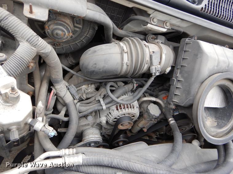 image for item DG3910 2003 GMC C5500 service truck with crane