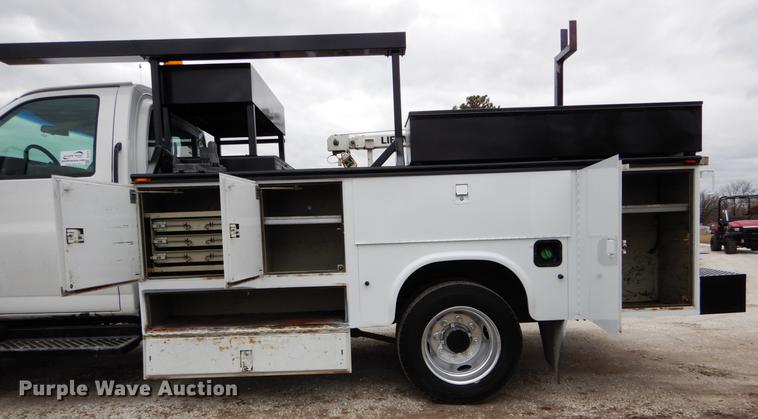 image for item DG3910 2003 GMC C5500 service truck with crane