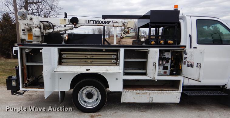 image for item DG3910 2003 GMC C5500 service truck with crane