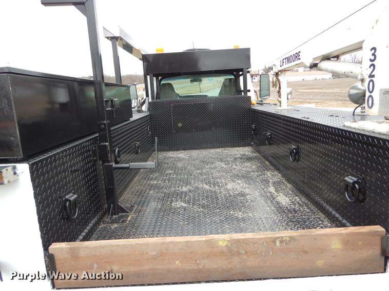 image for item DG3910 2003 GMC C5500 service truck with crane