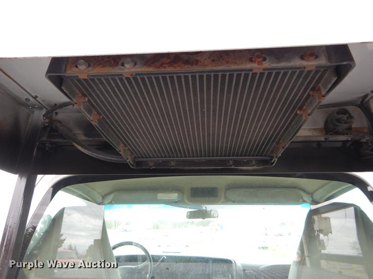 image for item DG3910 2003 GMC C5500 service truck with crane