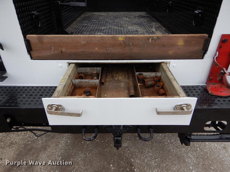 image for item DG3910 2003 GMC C5500 service truck with crane