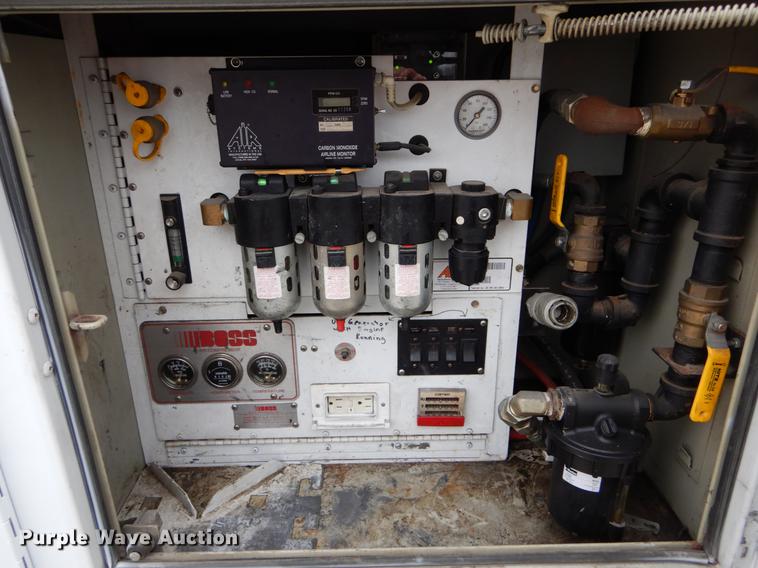 image for item DG3910 2003 GMC C5500 service truck with crane