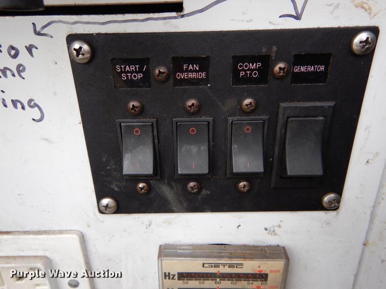 image for item DG3910 2003 GMC C5500 service truck with crane