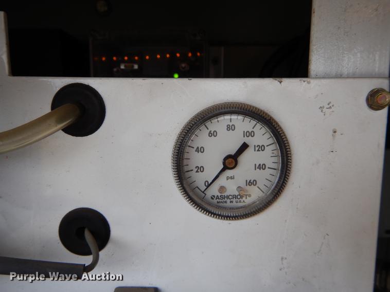 image for item DG3910 2003 GMC C5500 service truck with crane