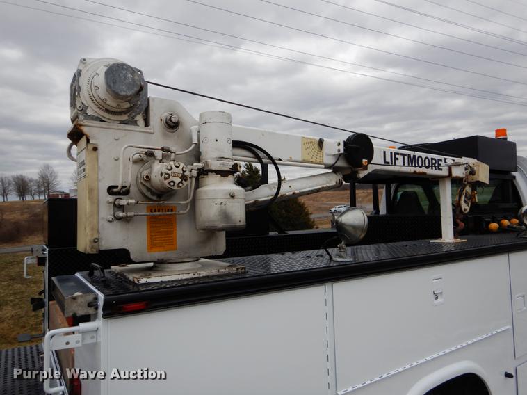 image for item DG3910 2003 GMC C5500 service truck with crane