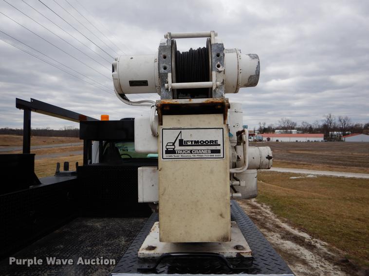 image for item DG3910 2003 GMC C5500 service truck with crane