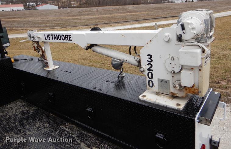 image for item DG3910 2003 GMC C5500 service truck with crane