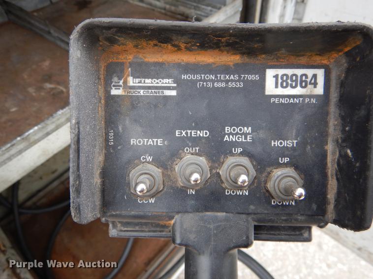 image for item DG3910 2003 GMC C5500 service truck with crane