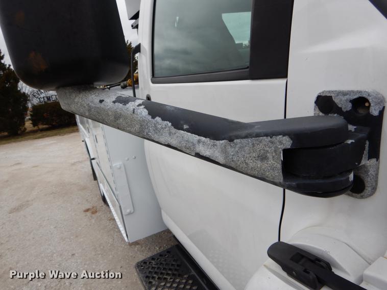 image for item DG3910 2003 GMC C5500 service truck with crane