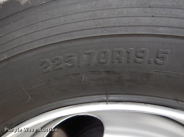 image for item DG3910 2003 GMC C5500 service truck with crane