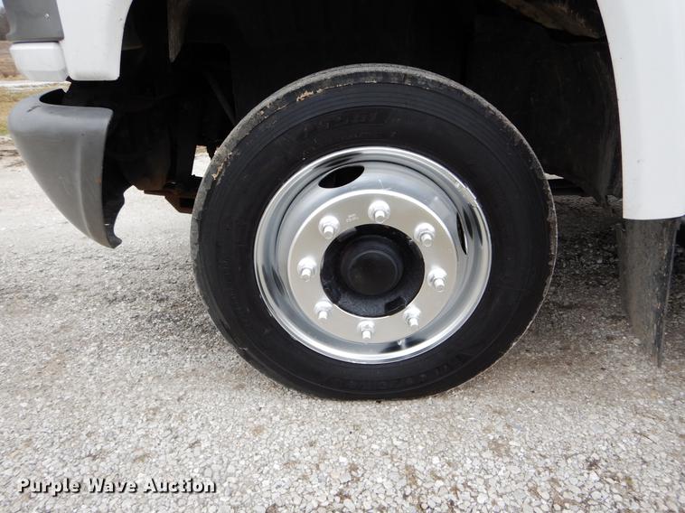 image for item DG3910 2003 GMC C5500 service truck with crane