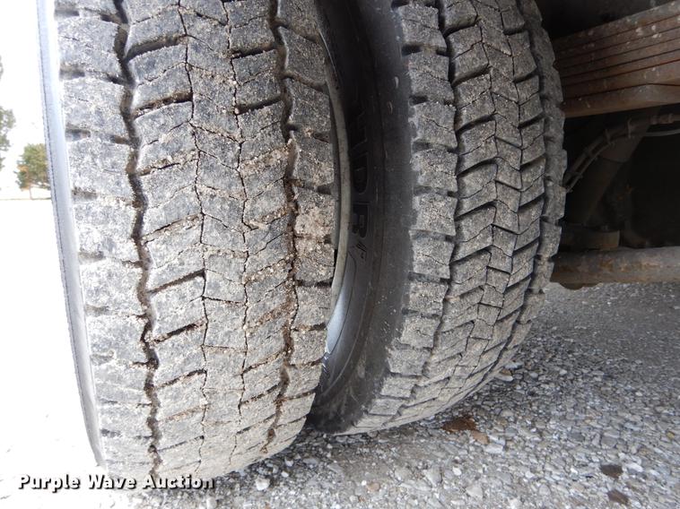 image for item DG3910 2003 GMC C5500 service truck with crane