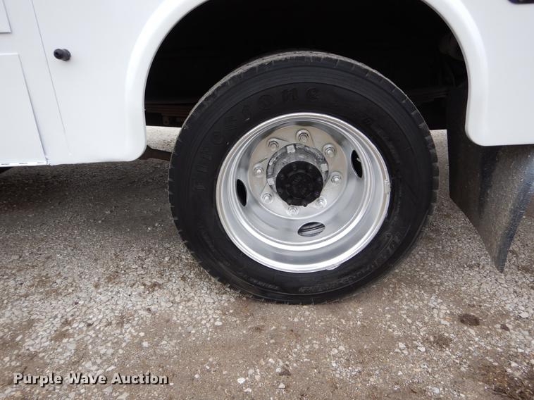 image for item DG3910 2003 GMC C5500 service truck with crane