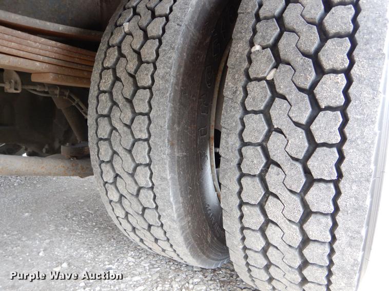 image for item DG3910 2003 GMC C5500 service truck with crane