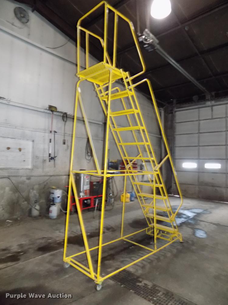 image for item DZ9666 Warehouse ladders