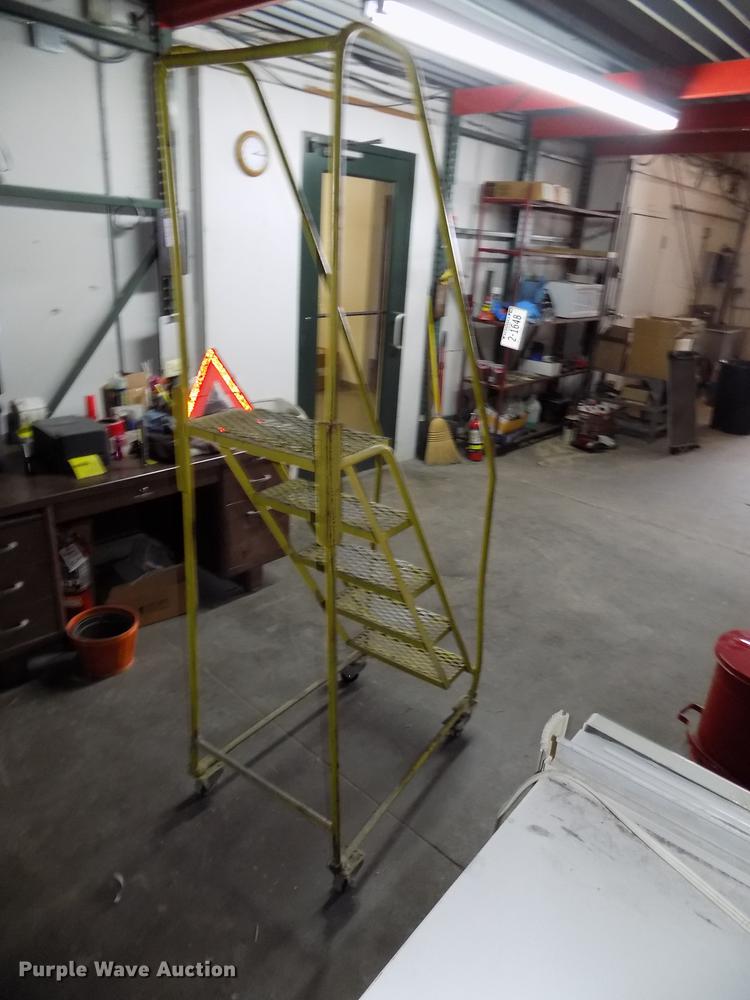 image for item DZ9666 Warehouse ladders