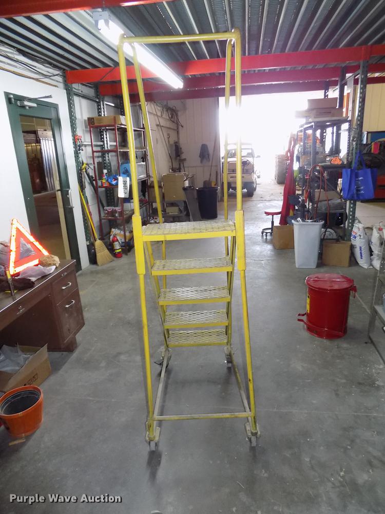 image for item DZ9666 Warehouse ladders
