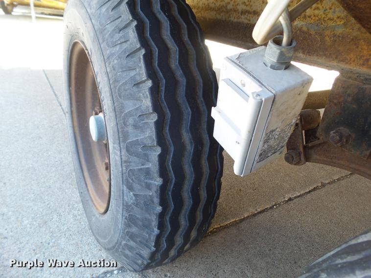 image for item EM9128 1993 MFEI MF1040 office trailer