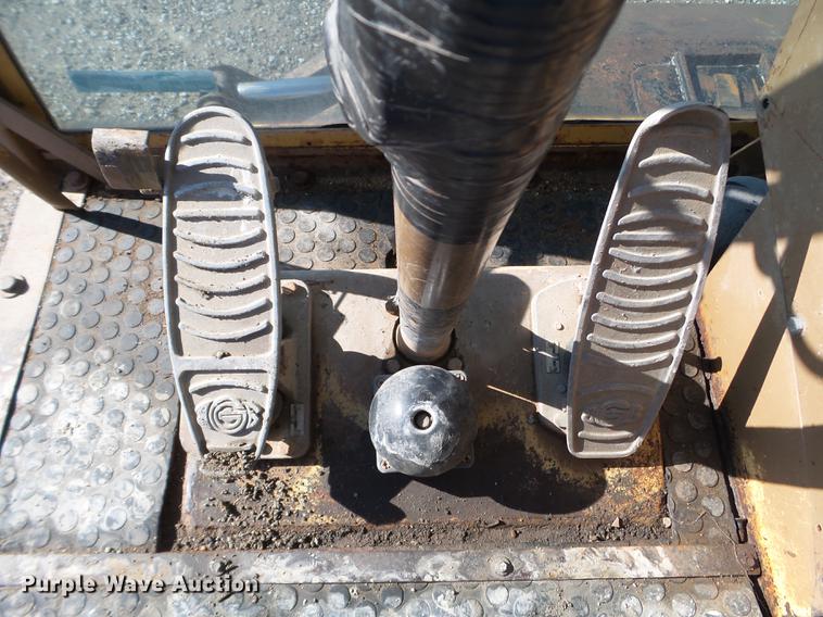 image for item EW9985 1985 Caterpillar 206 rubber tire excavator