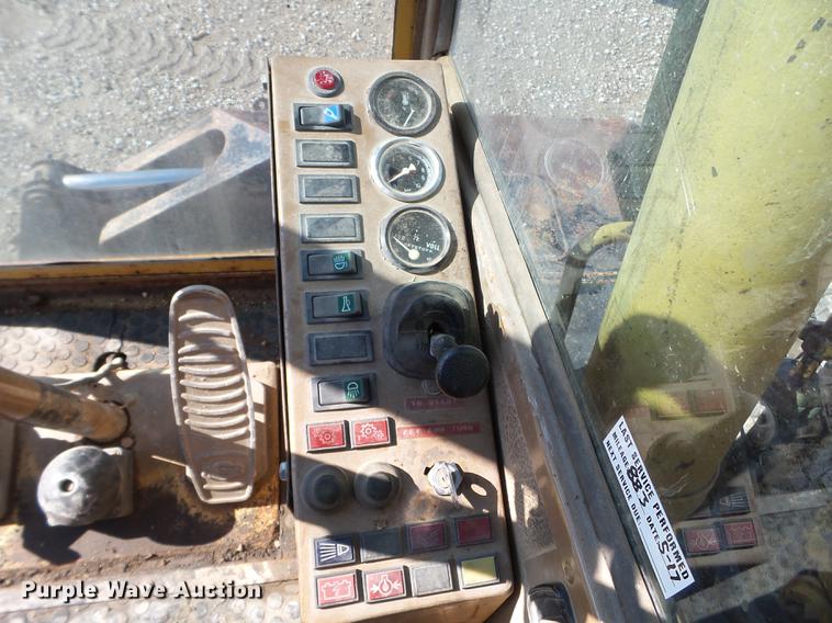 image for item EW9985 1985 Caterpillar 206 rubber tire excavator