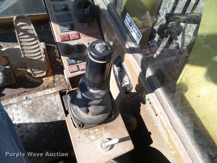 image for item EW9985 1985 Caterpillar 206 rubber tire excavator