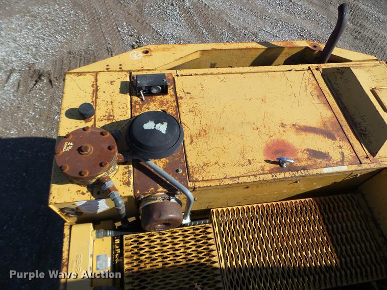 image for item EW9985 1985 Caterpillar 206 rubber tire excavator