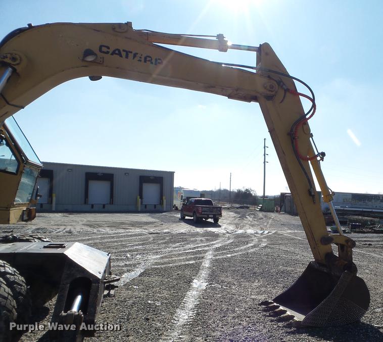 image for item EW9985 1985 Caterpillar 206 rubber tire excavator