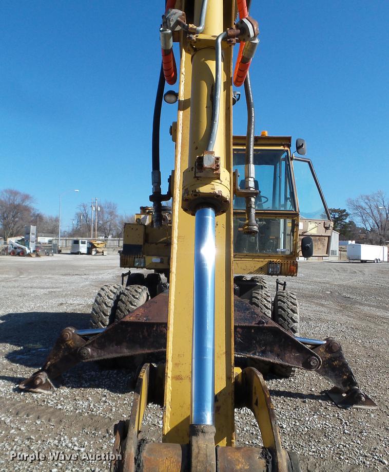 image for item EW9985 1985 Caterpillar 206 rubber tire excavator