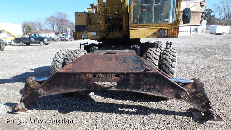 image for item EW9985 1985 Caterpillar 206 rubber tire excavator