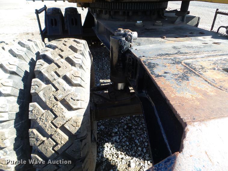 image for item EW9985 1985 Caterpillar 206 rubber tire excavator