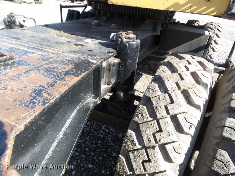 image for item EW9985 1985 Caterpillar 206 rubber tire excavator