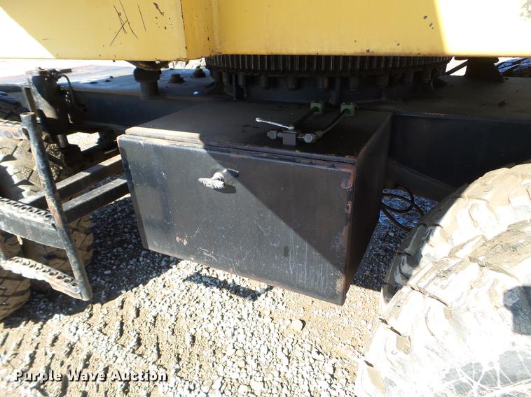 image for item EW9985 1985 Caterpillar 206 rubber tire excavator