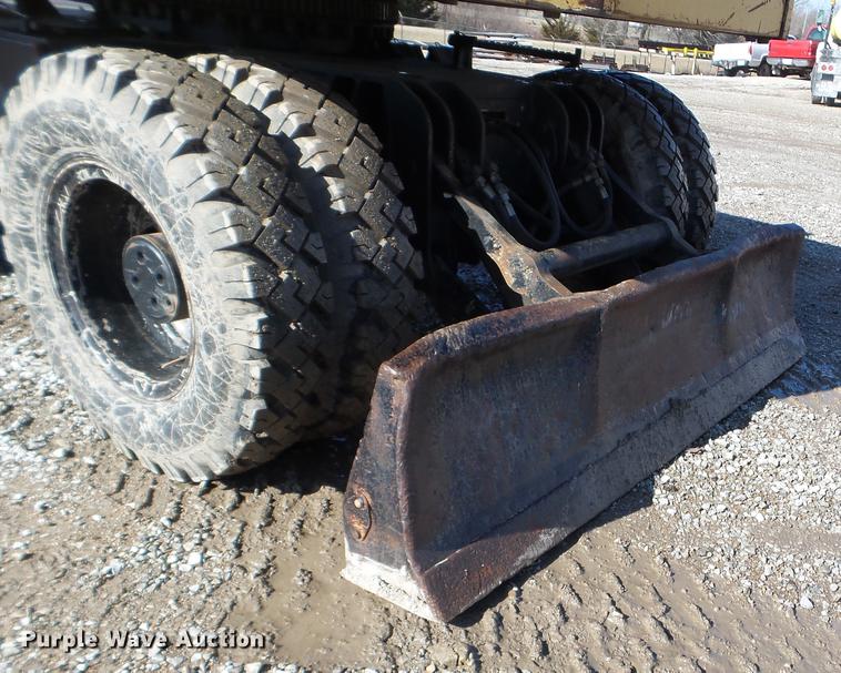 image for item EW9985 1985 Caterpillar 206 rubber tire excavator