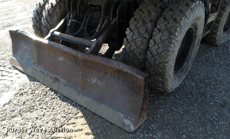 image for item EW9985 1985 Caterpillar 206 rubber tire excavator