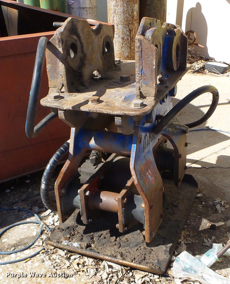 image for item EW9985 1985 Caterpillar 206 rubber tire excavator